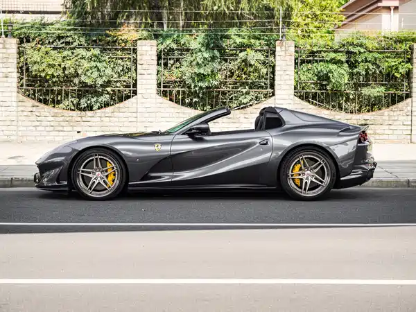 Ferrari 812 2023