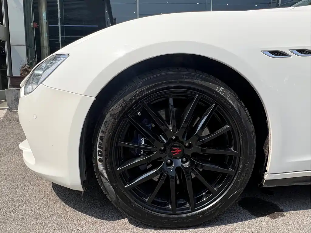 Maserati Ghibli 2015 — фото 20