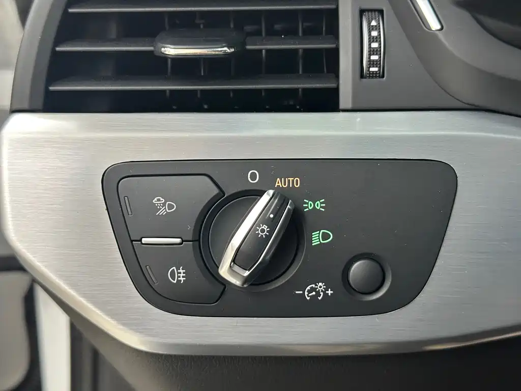 Audi A4L 2023 — фото 20