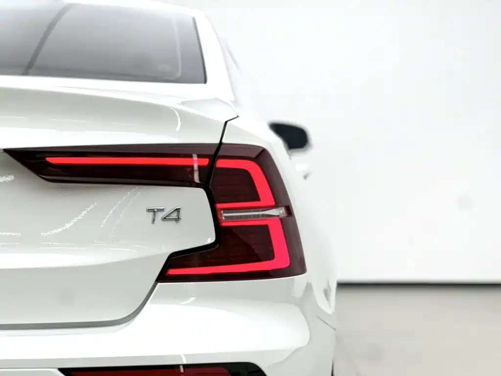 Volvo S60 2021 — фото 10