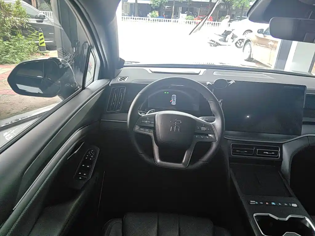 BYD L DM-i 2026 — фото 10