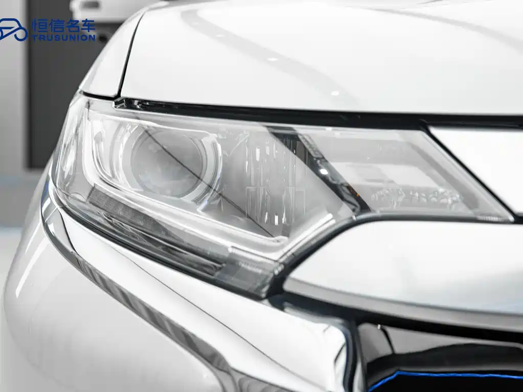 Mitsubishi Outlander 2020 — фото 10