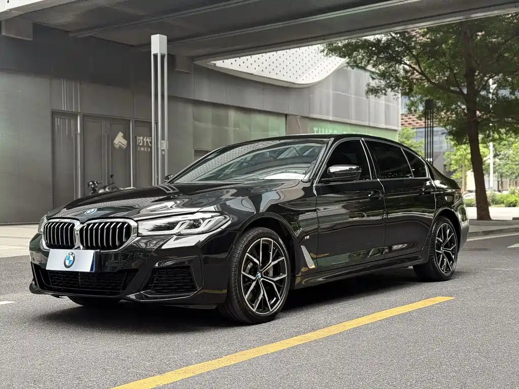 BMW 5 Series 2022 — фото 1