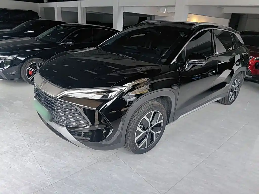 BYD L DM-i 2026 — фото 1