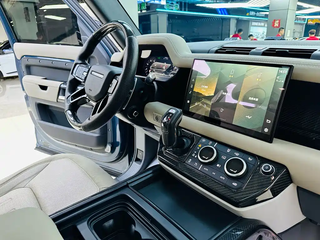Land Rover Defender 2021 — фото 14
