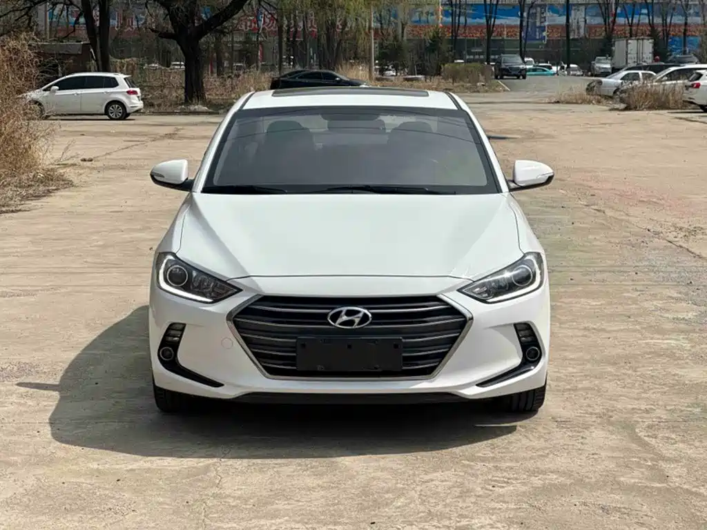 Hyundai Elantra 2019 — фото 3