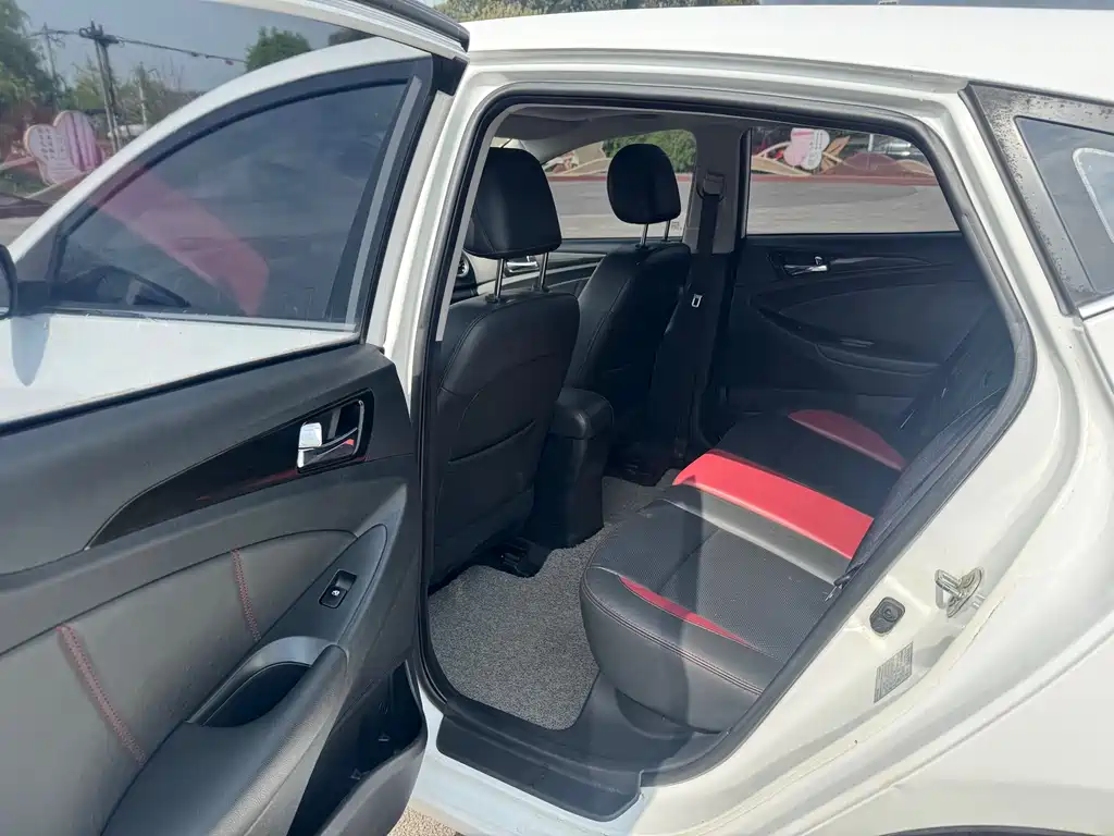Changan Eado XT 2015 — фото 14