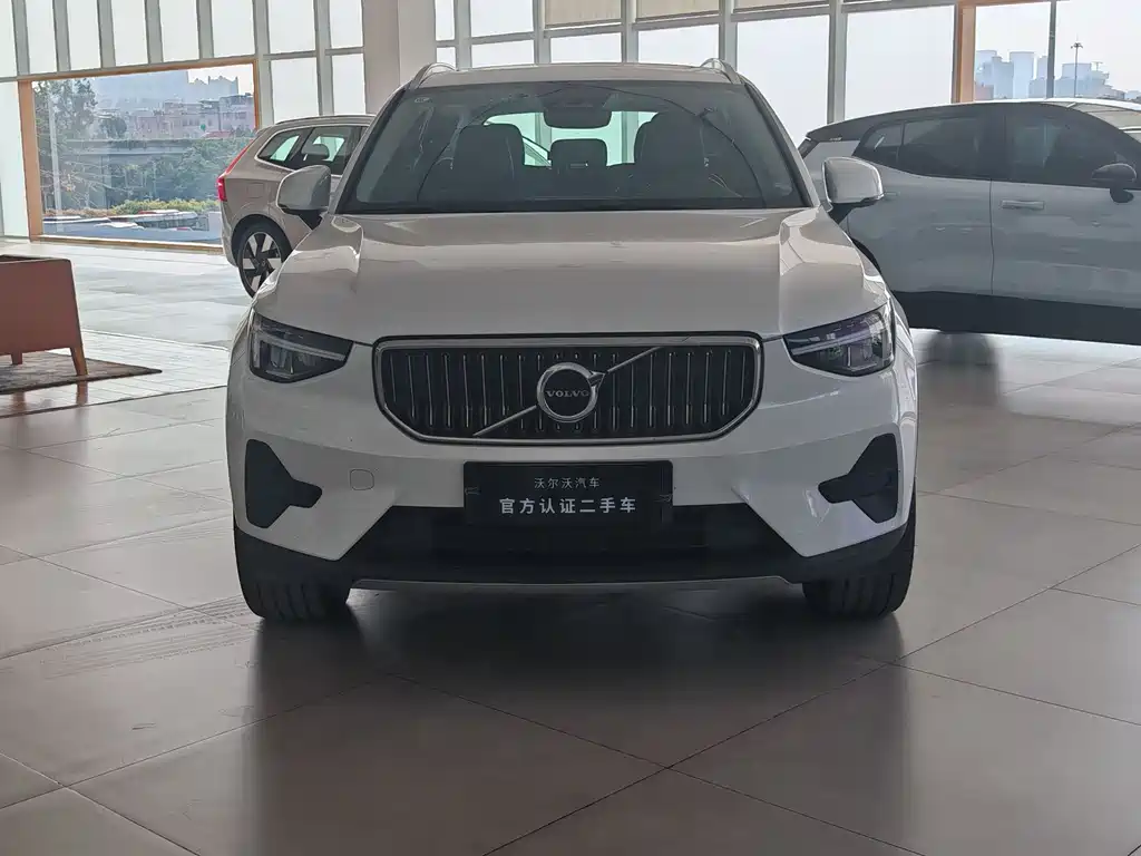 Volvo XC40 2024 — фото 2