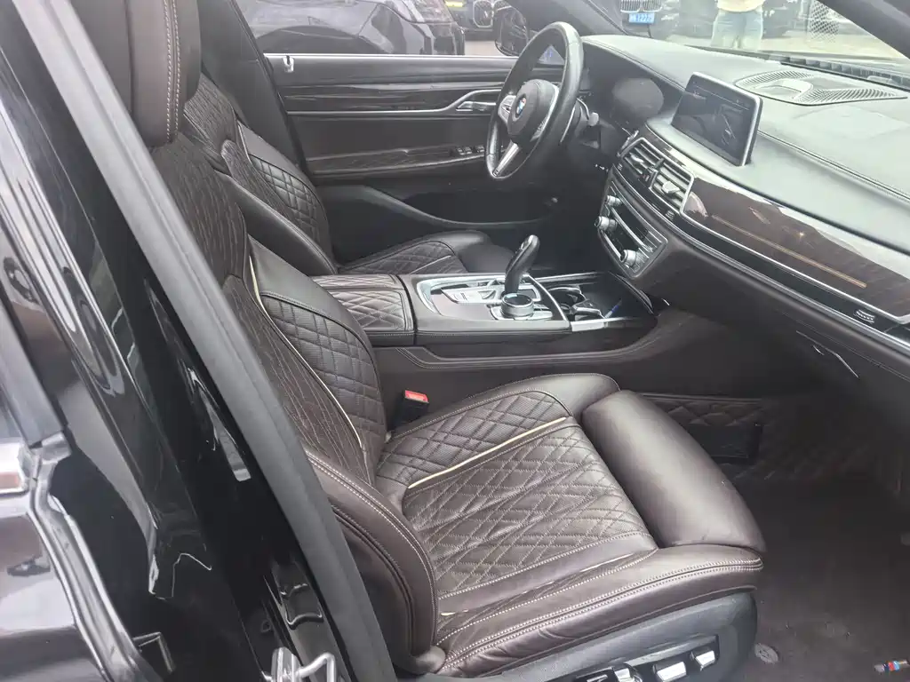 BMW 7 Series 2019 — фото 30