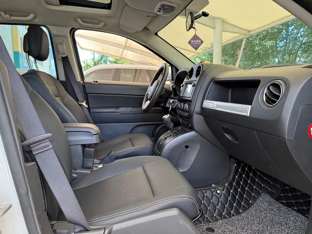 Jeep Compass 2013 — фото 11