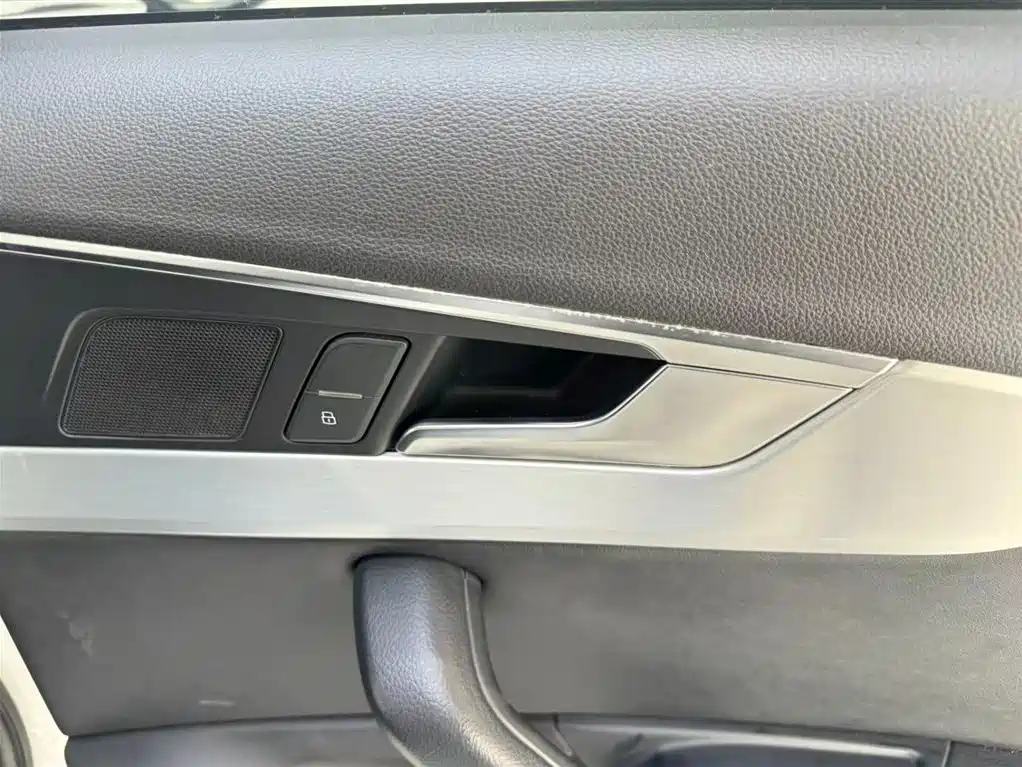 Audi A4L 2018 — фото 16