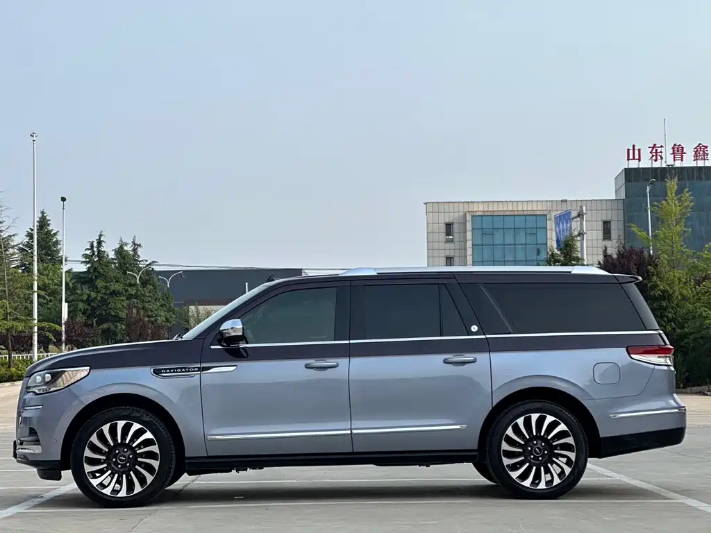 Lincoln Navigator One 2023 — фото 4