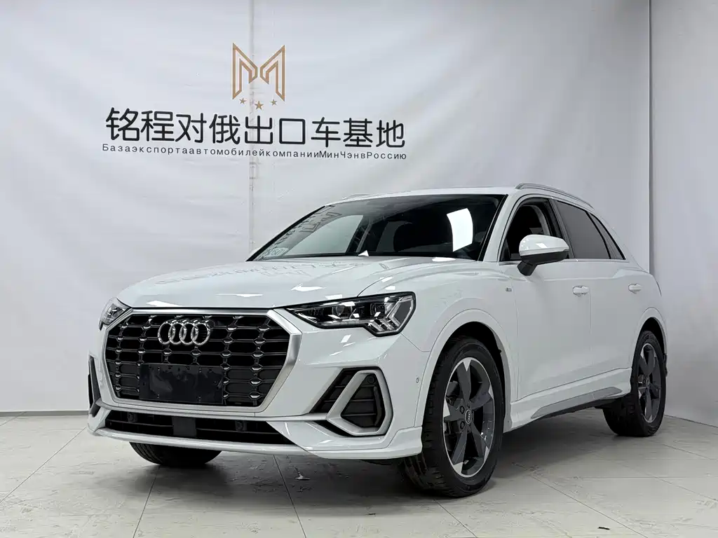 Audi Q3 2022 — фото 1