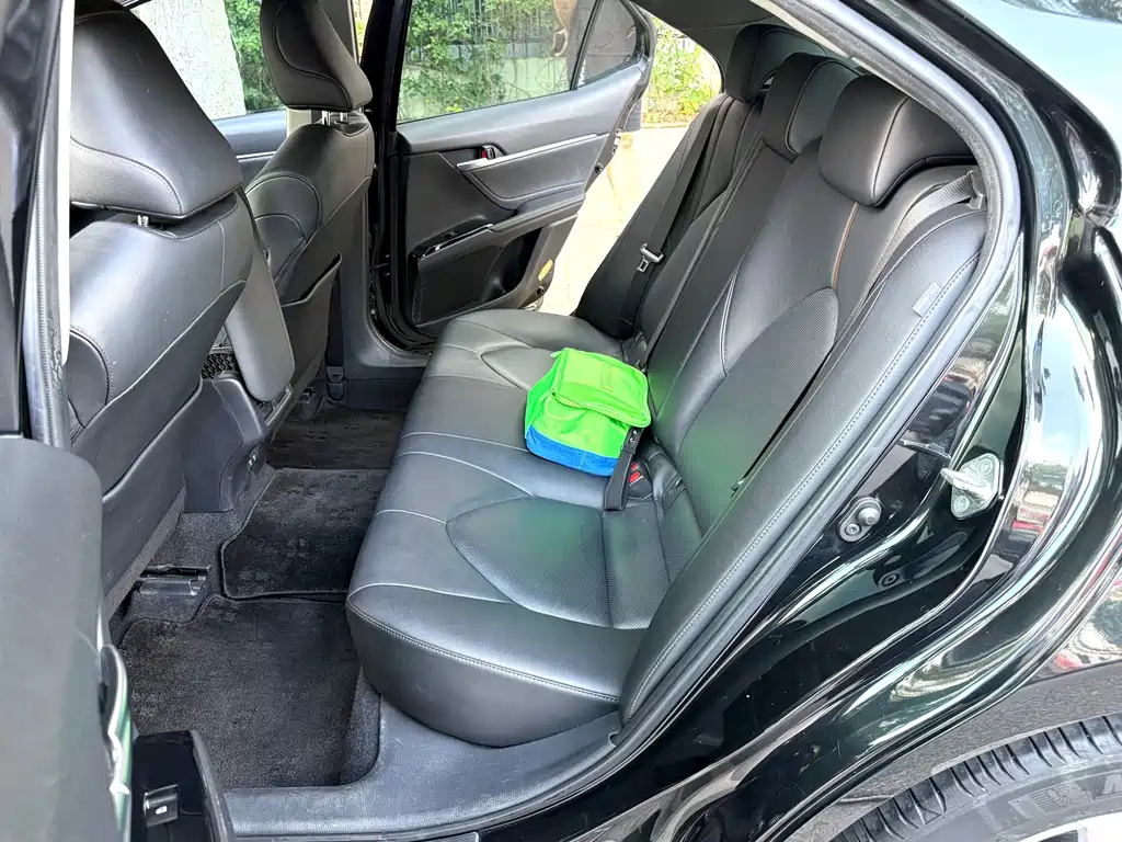 Toyota Camry 2019 — фото 12