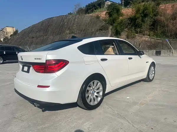 BMW 5 Series GT 2011