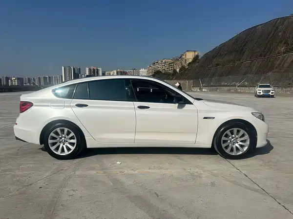 BMW 5 Series GT 2011
