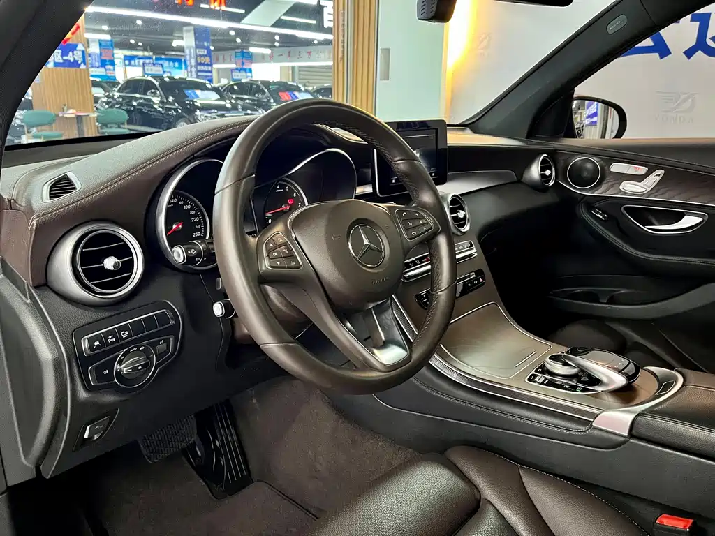 Mercedes-Benz GLC 2017 — фото 10