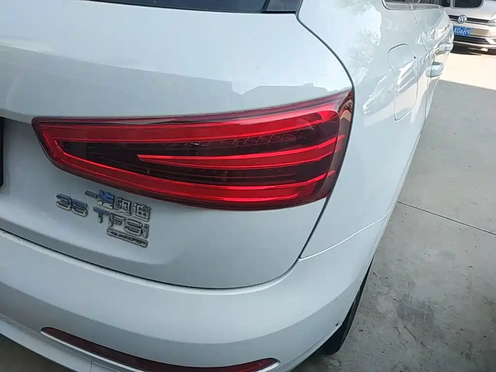 Audi Q3 2015 — фото 8