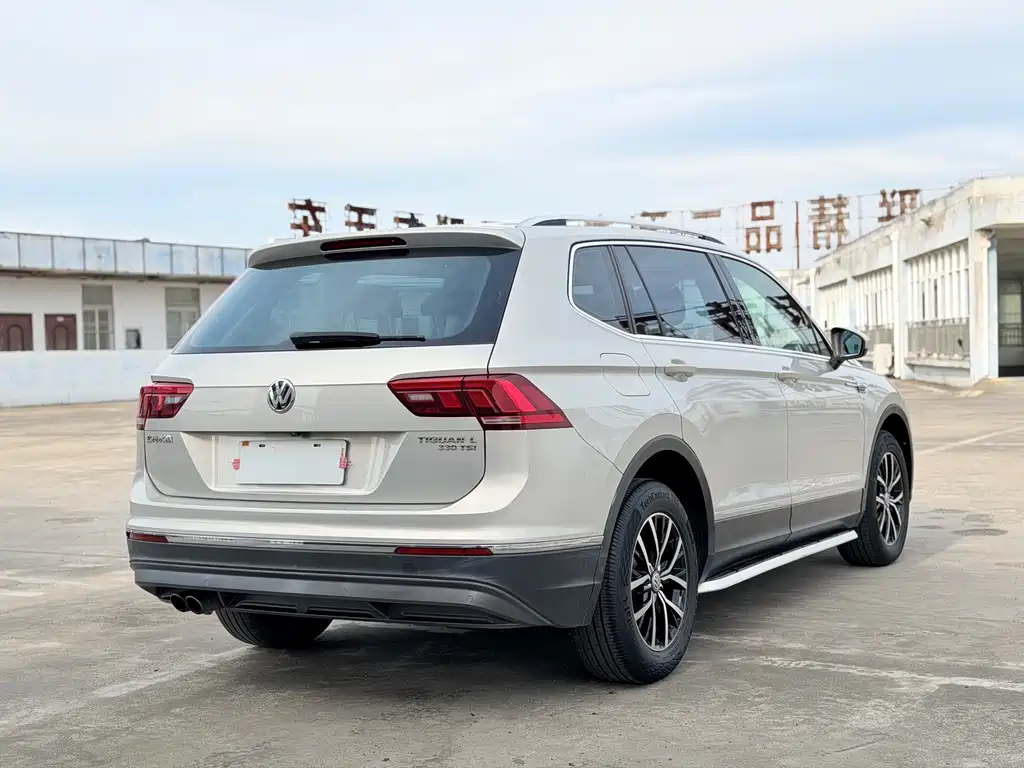 Volkswagen Tiguan L 2017 — фото 8