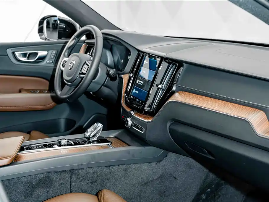 Volvo XC60 2024 — фото 17