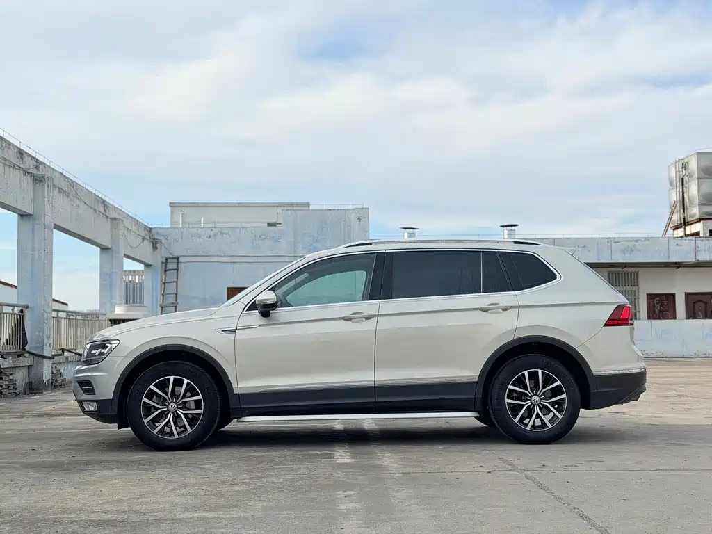 Volkswagen Tiguan L 2017 — фото 17