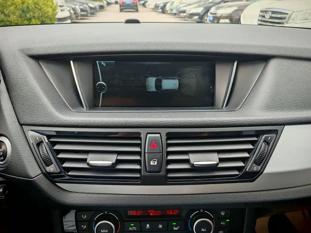 BMW X1 2014 — фото 18