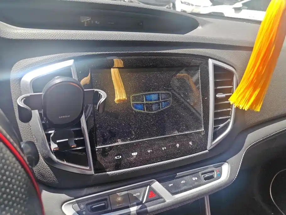 Geely Vision X6 2019 — фото 13