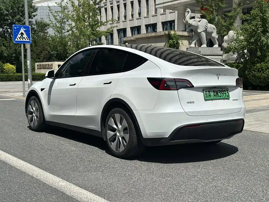 Tesla Model Y 2022 — фото 5