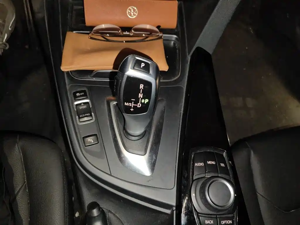 BMW 3 Series 2017 — фото 10