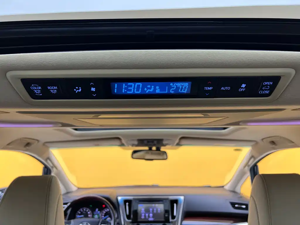 Toyota Alphard 2017 — фото 29