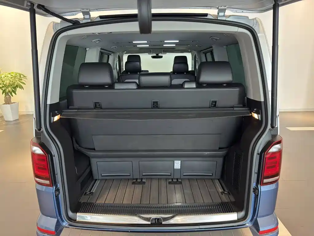 Volkswagen Multivan 2018 — фото 7