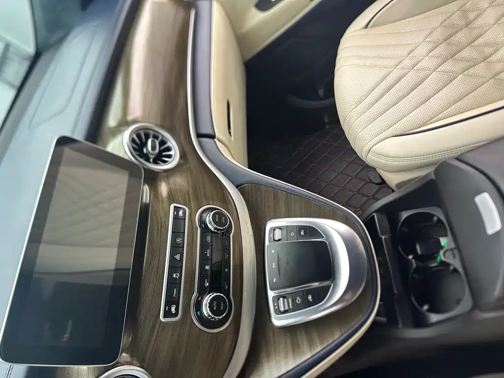 Mercedes-Benz Vito 2022 — фото 16