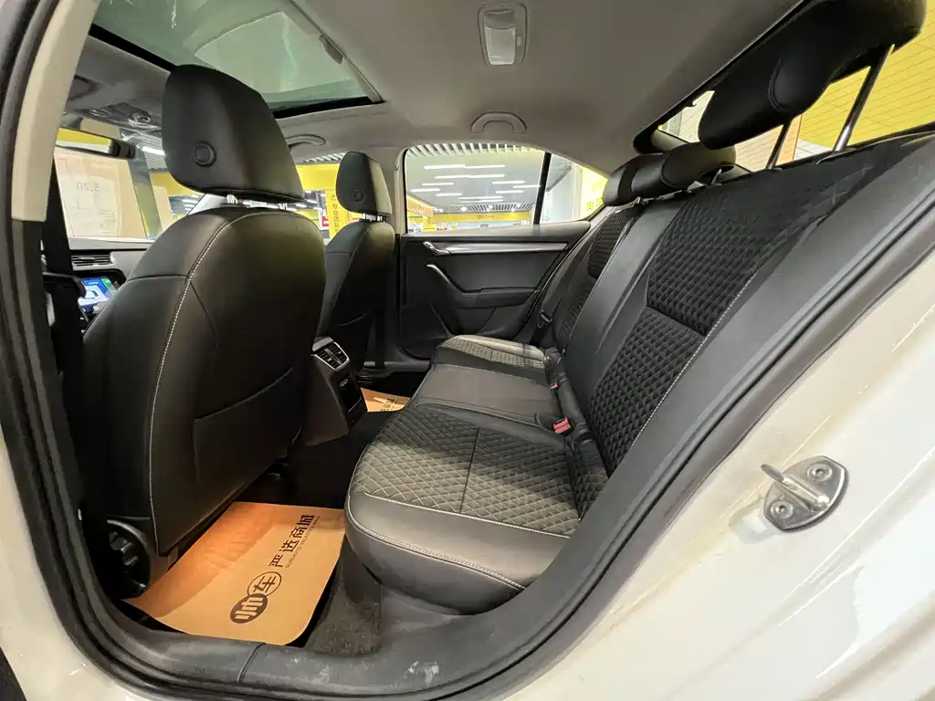 Skoda Octavia 2020 — фото 10
