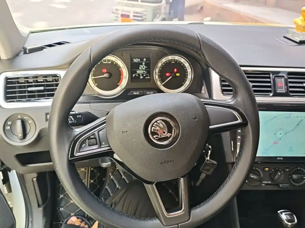 Skoda Rapid 2018 — фото 11