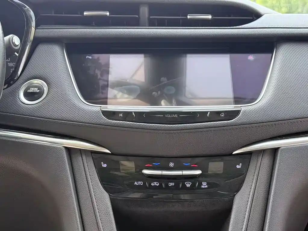Cadillac XT5 2018 — фото 14