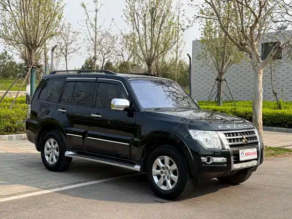 Mitsubishi Pajero 2016