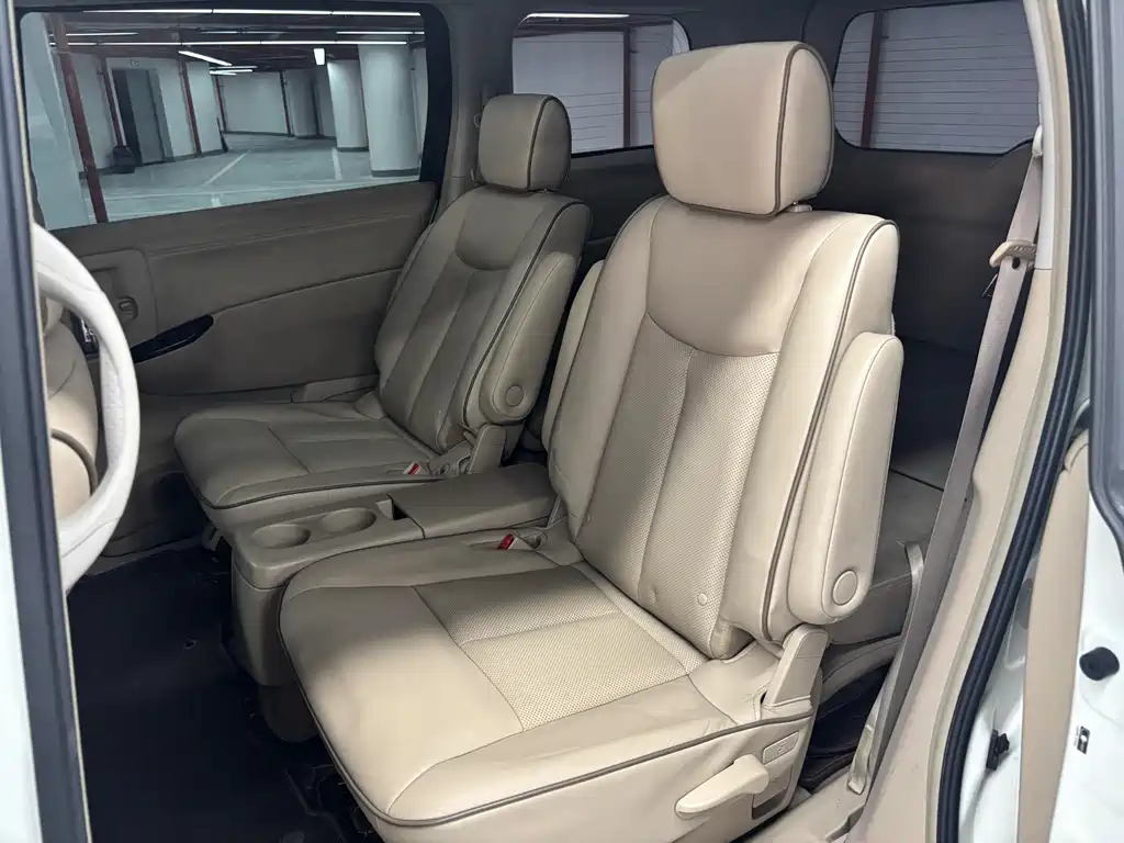 Nissan Quest 2017 — фото 4
