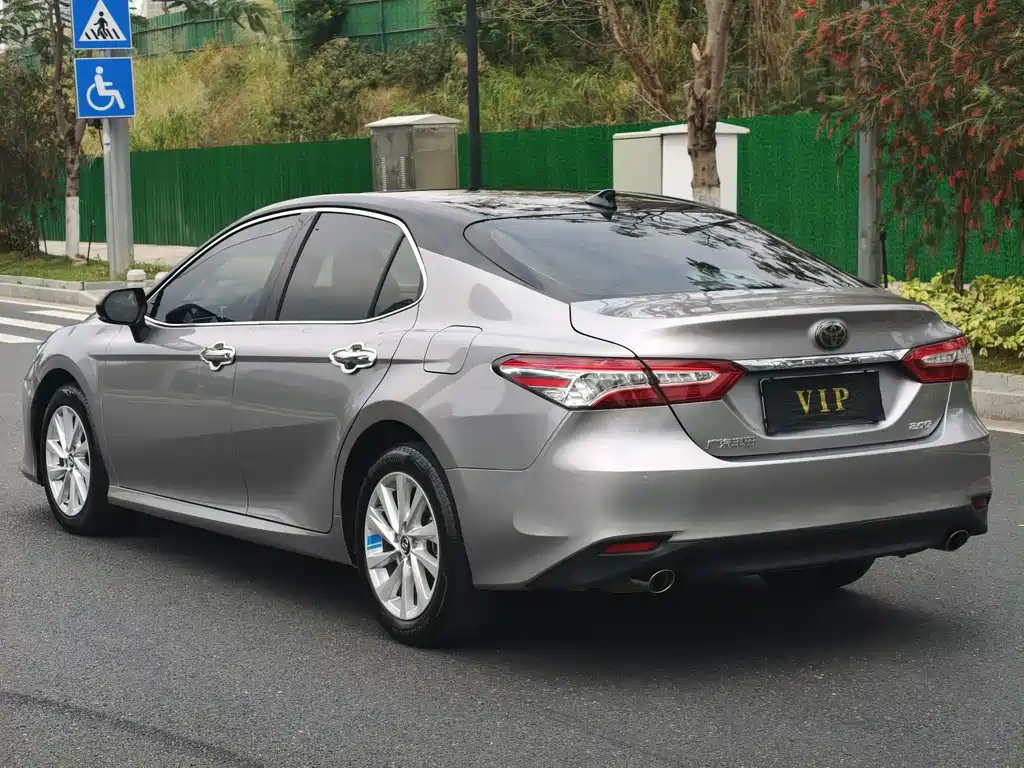 Toyota Camry 2021 — фото 10