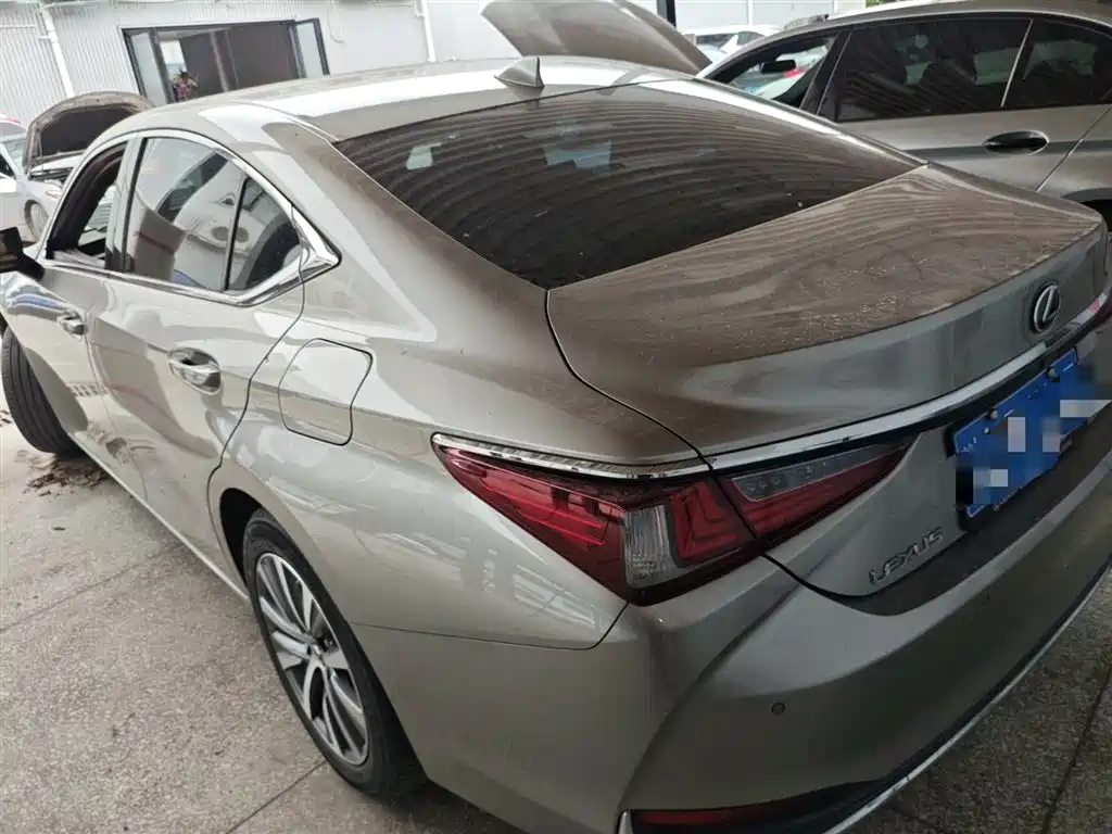 Lexus ES 2021 — фото 12