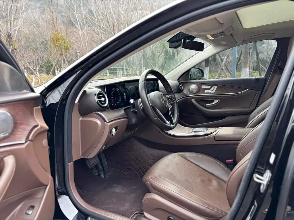 Mercedes-Benz E-Class 2023 — фото 4