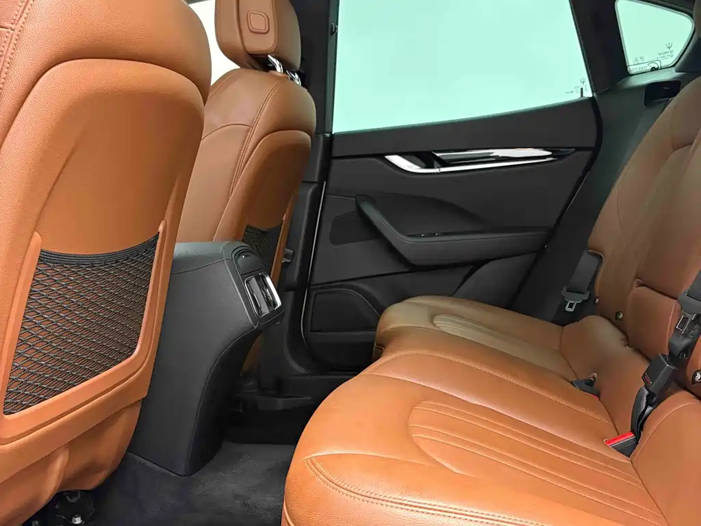 Maserati Levante 2019 — фото 13