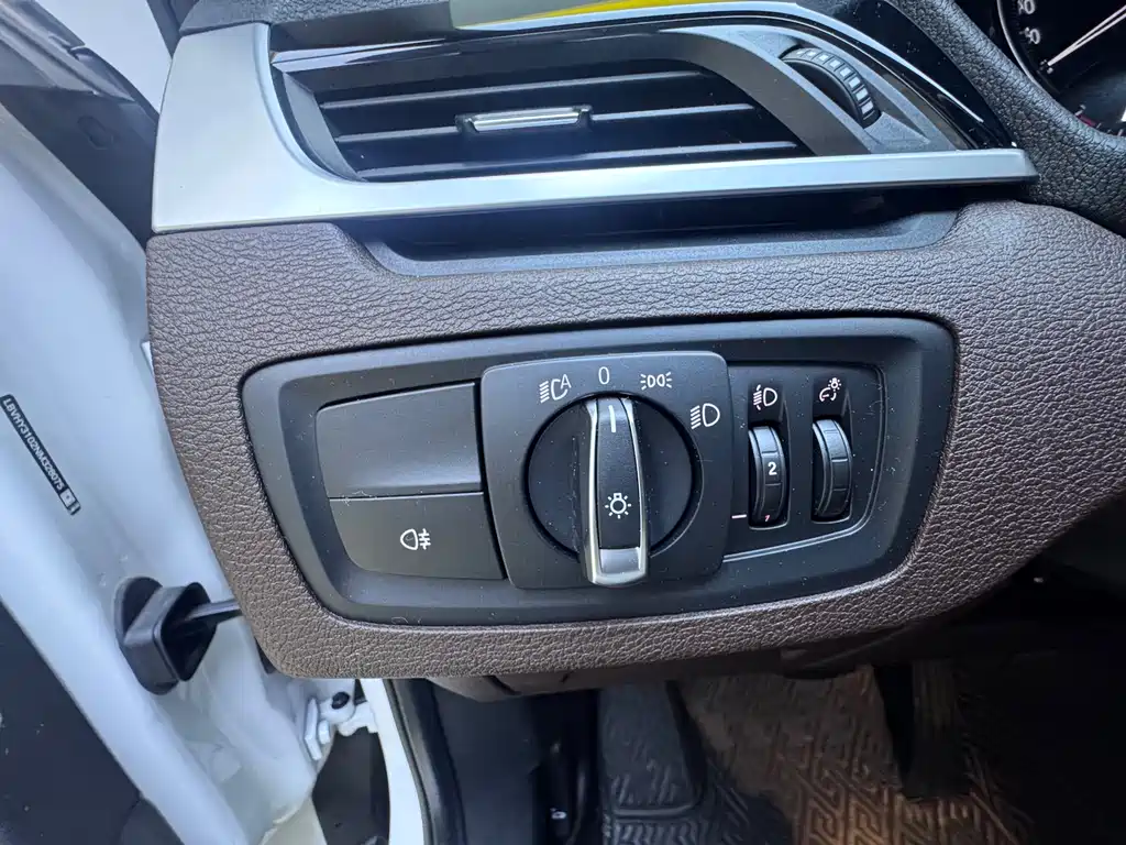 BMW X1 2022 — фото 8