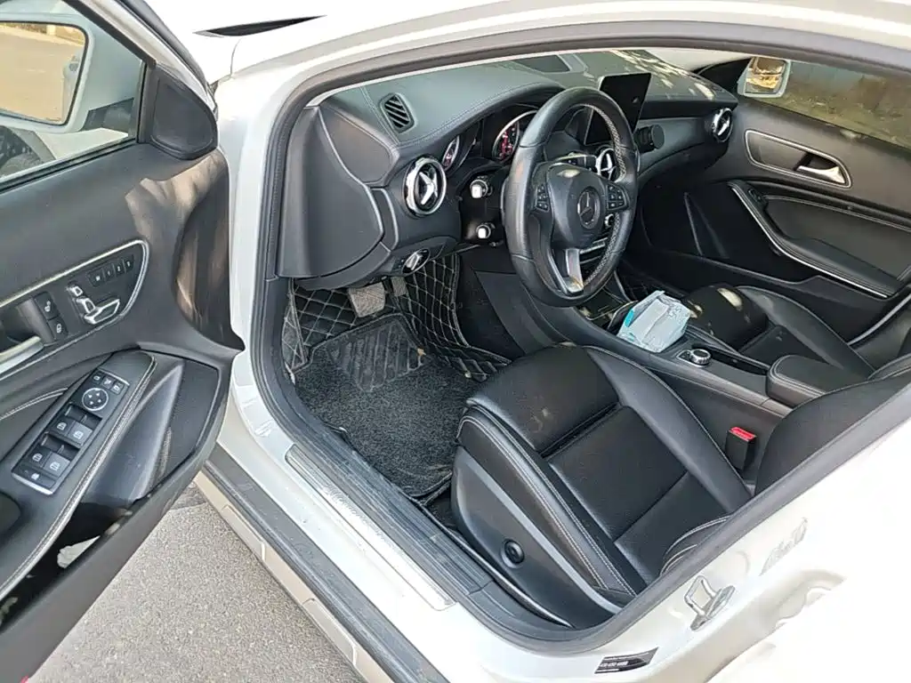 Mercedes-Benz GLA 2018 — фото 16