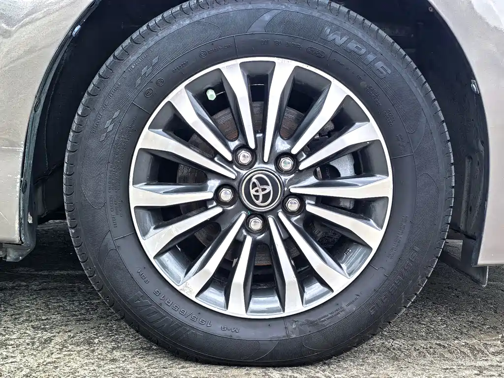 Toyota Corolla 2018 — фото 5
