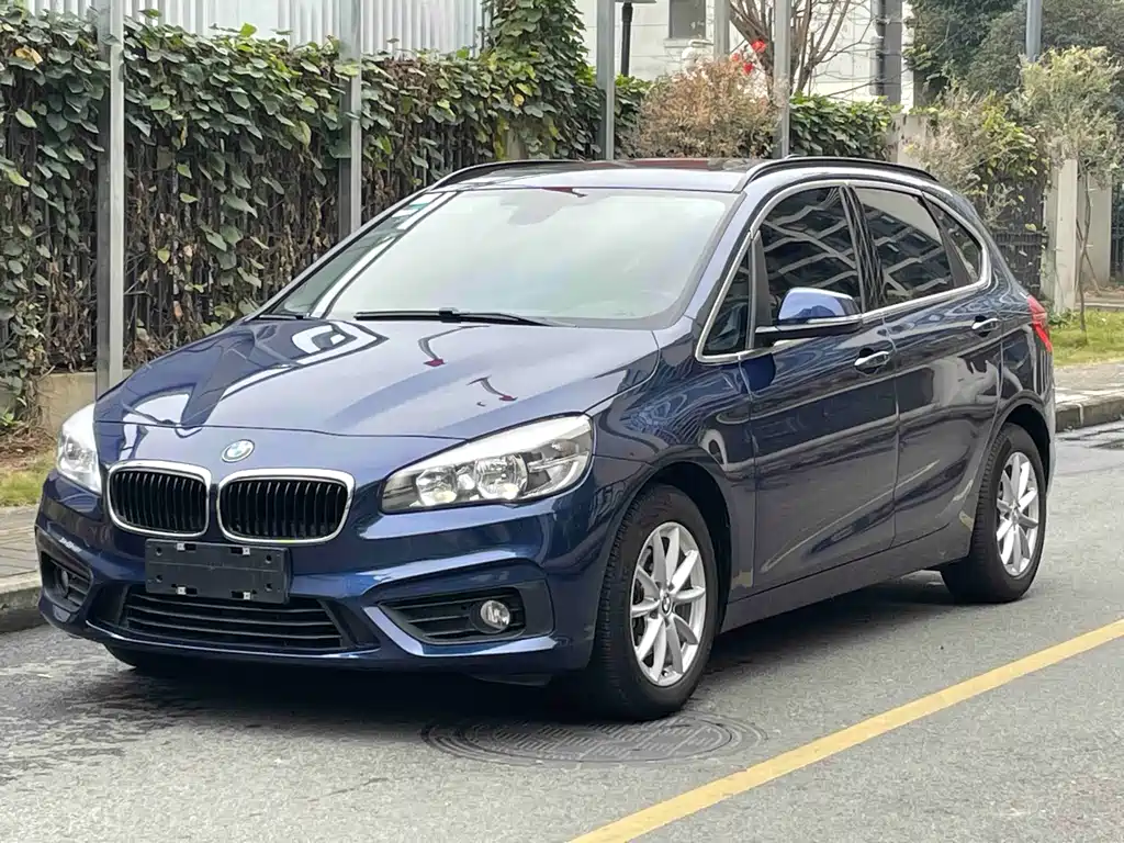 BMW 2 Series Active Tourer 2017 — фото 1