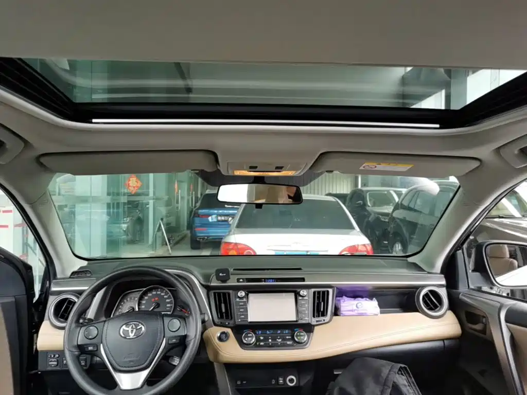 Toyota RAV4 2017 — фото 18