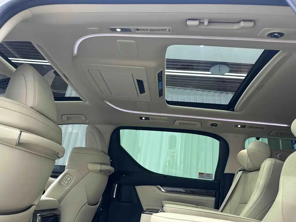 Toyota Alphard 2021 — фото 20