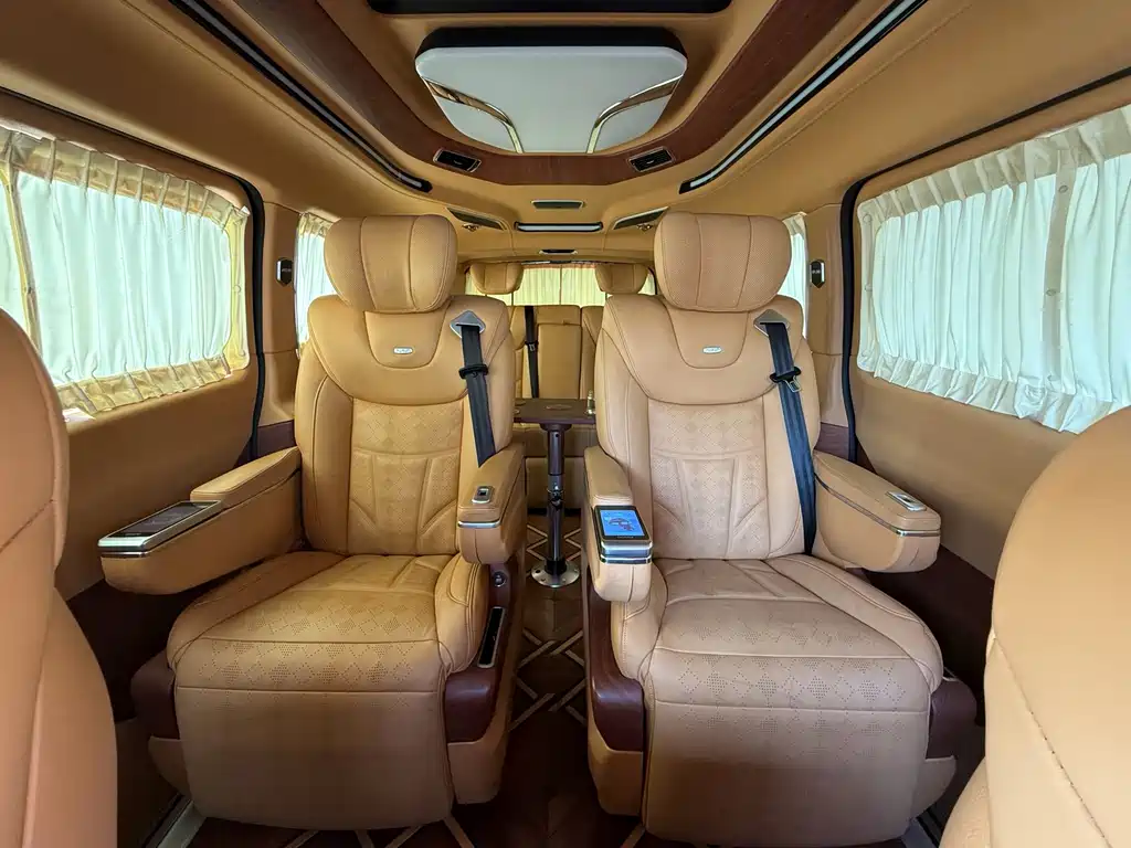 Mercedes-Benz V-Class 2020 — фото 12