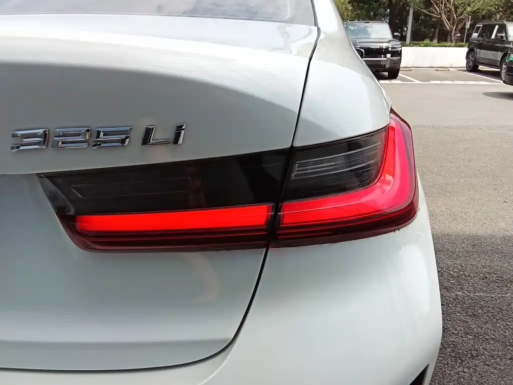 BMW 3 Series 2023 — фото 19