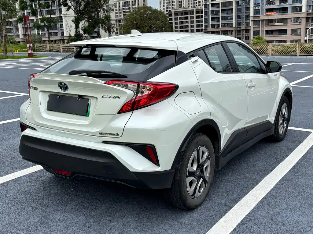 Toyota C-HR EV 2021 — фото 7